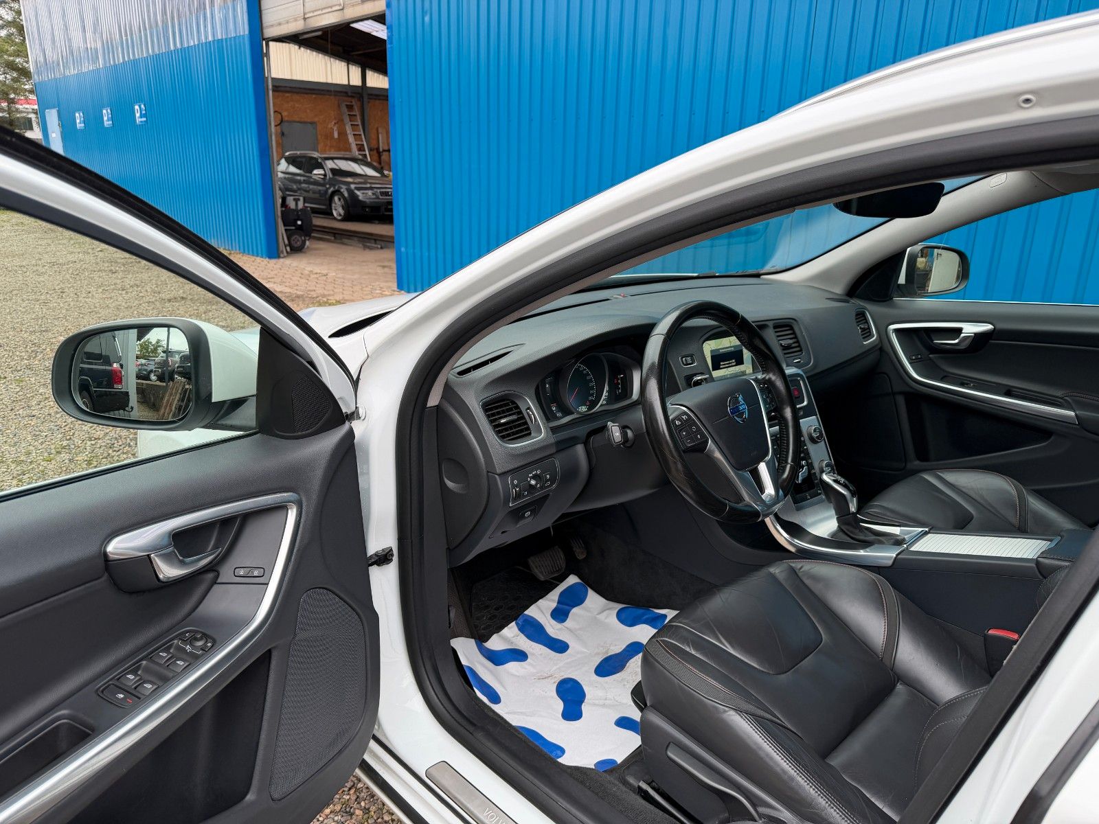 Fahrzeugabbildung Volvo V60 Kombi Ocean Race**Automatik*Tempomat**