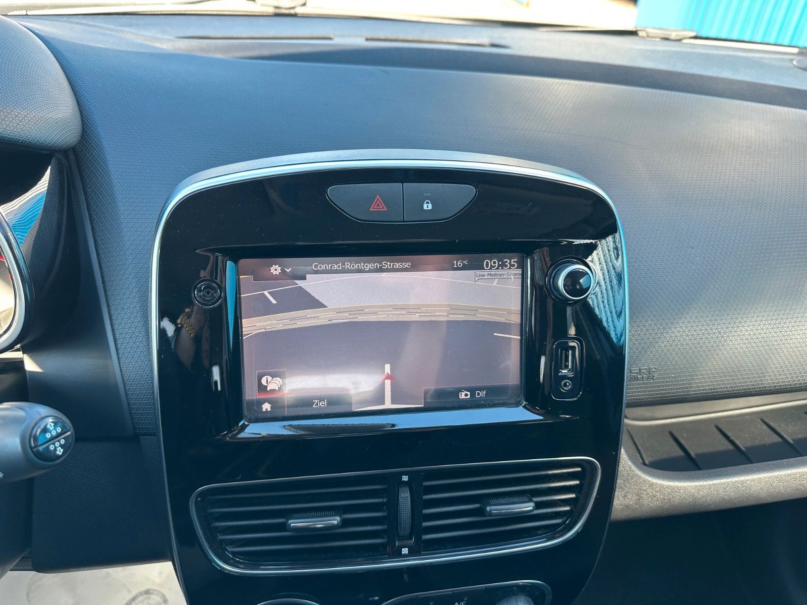 Fahrzeugabbildung Renault Clio IV Grandtour Limited**Navi*Tempomat**
