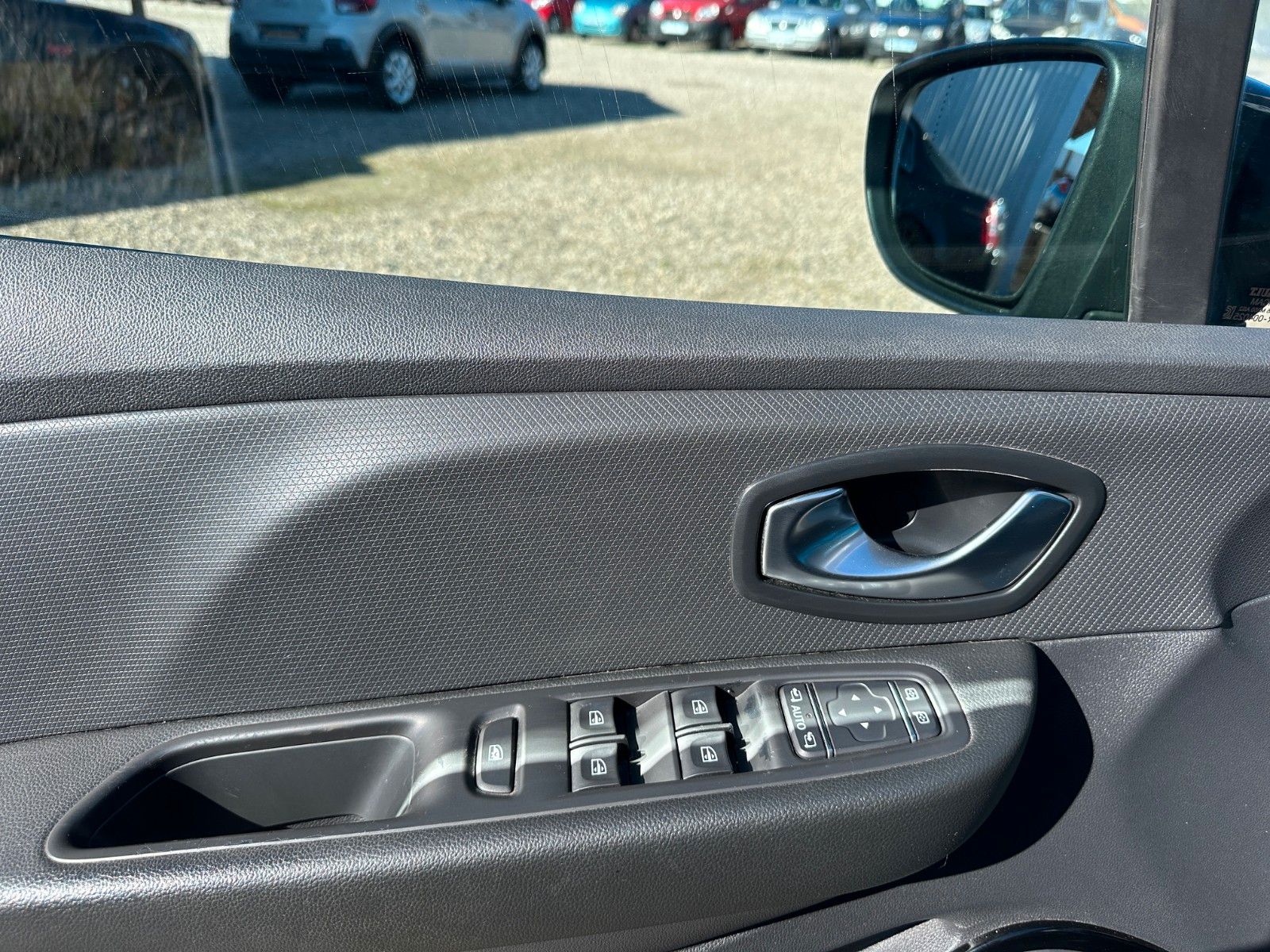 Fahrzeugabbildung Renault Clio IV Grandtour Limited**Navi*Tempomat**