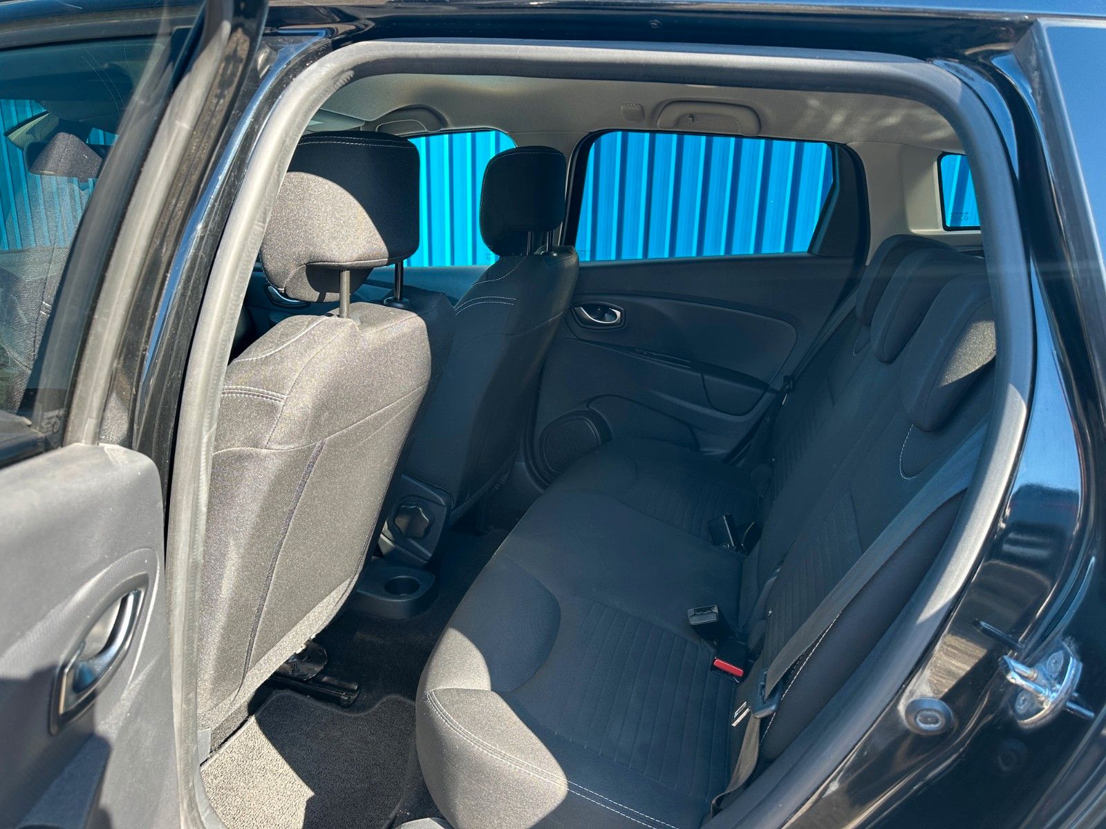 Fahrzeugabbildung Renault Clio IV Grandtour Limited**Navi*Tempomat**