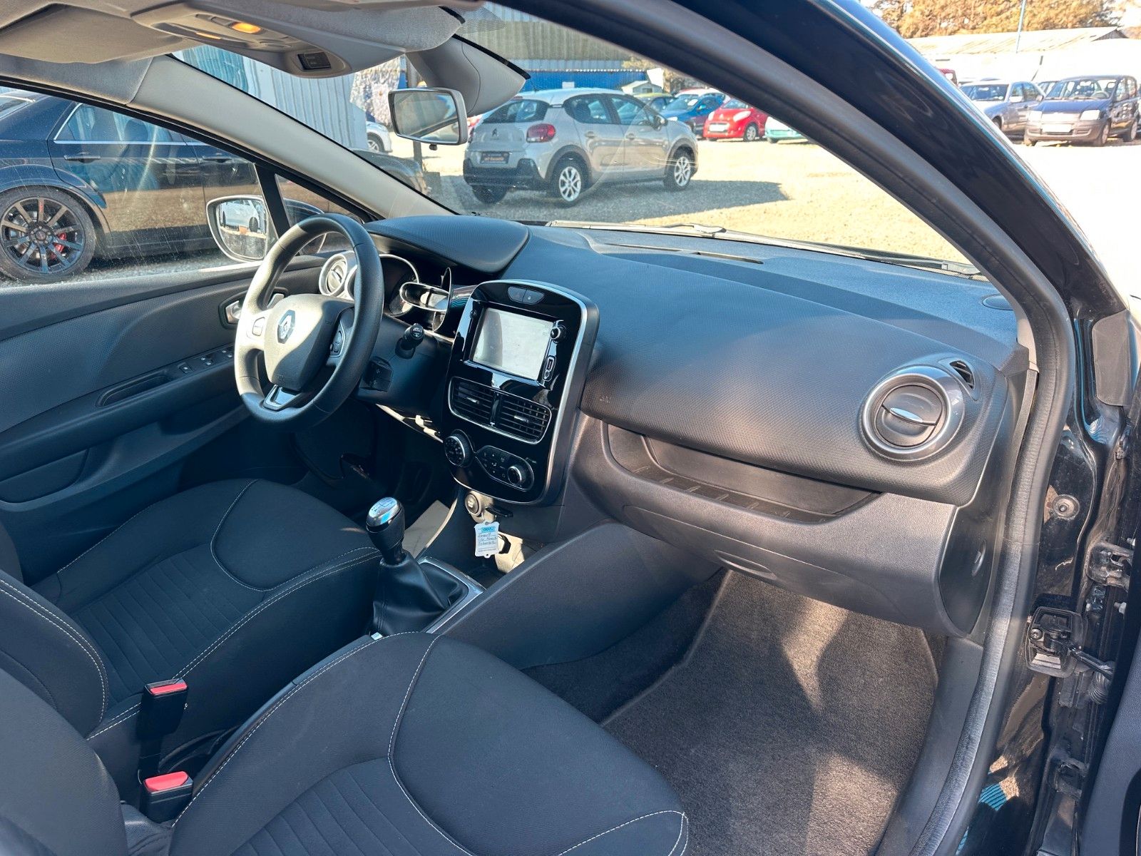 Fahrzeugabbildung Renault Clio IV Grandtour Limited**Navi*Tempomat**