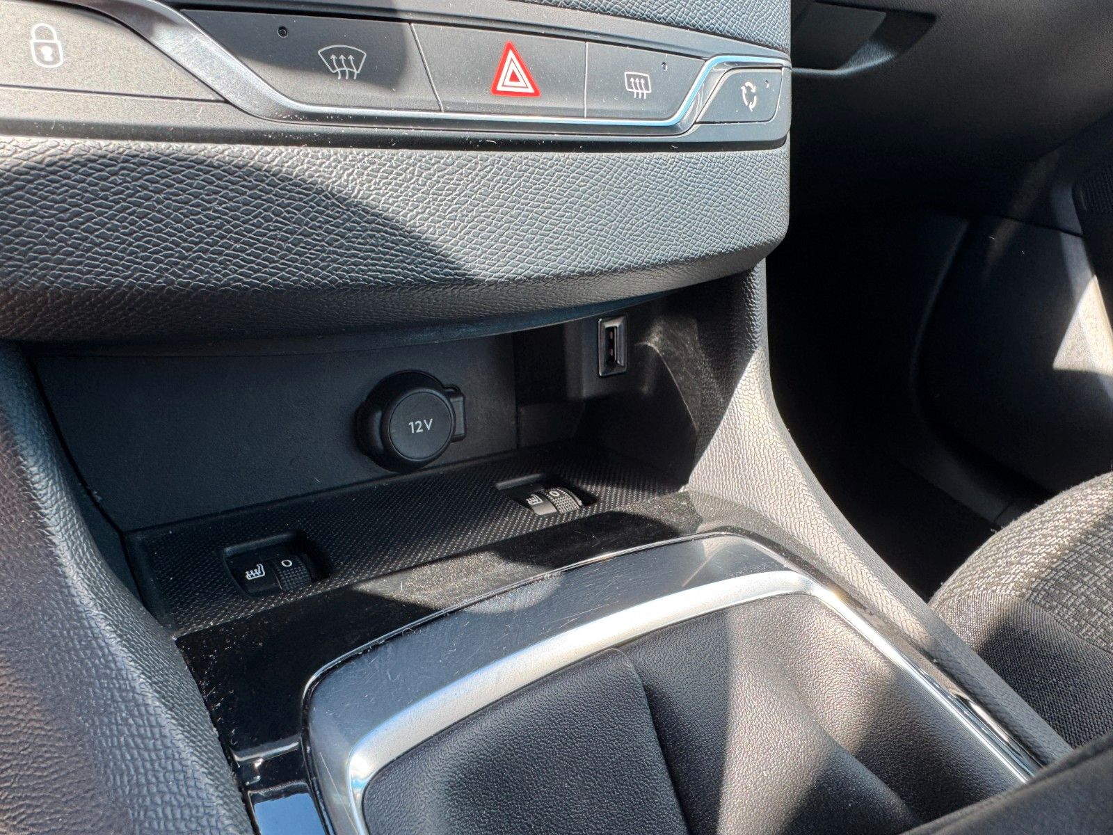 Fahrzeugabbildung Peugeot 308 SW**Active**Tempo**8 fach**PDC**