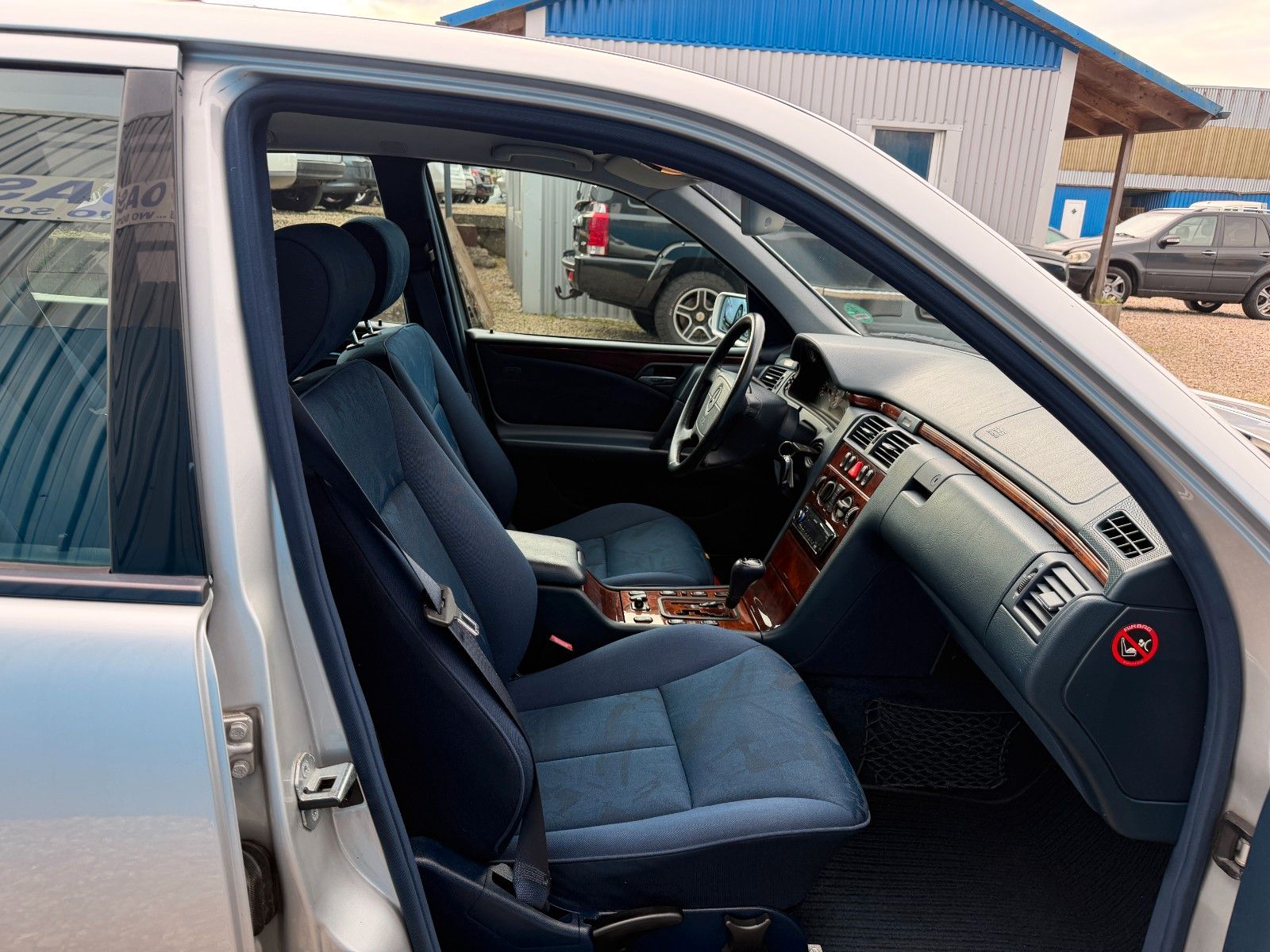 Fahrzeugabbildung Mercedes-Benz E 280*Automatik**Xenon*PDC*Klima*