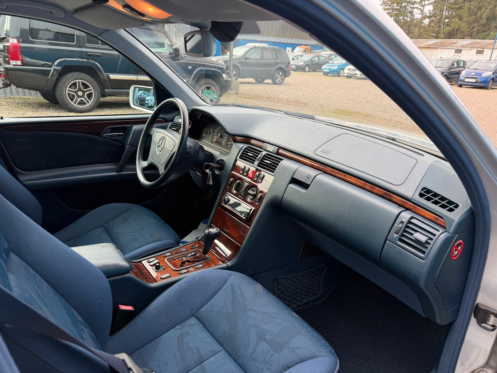 Fahrzeugabbildung Mercedes-Benz E 280*Automatik**Xenon*PDC*Klima*