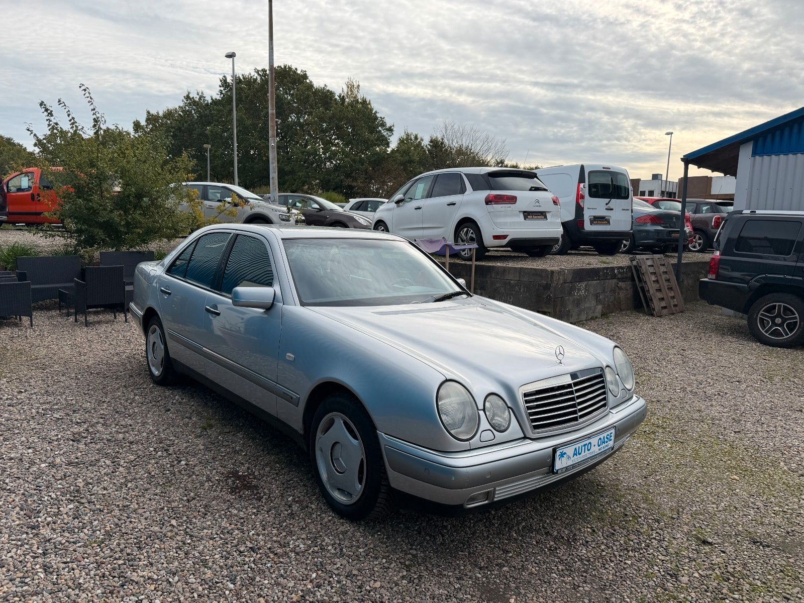 Fahrzeugabbildung Mercedes-Benz E 280*Automatik**Xenon*PDC*Klima*