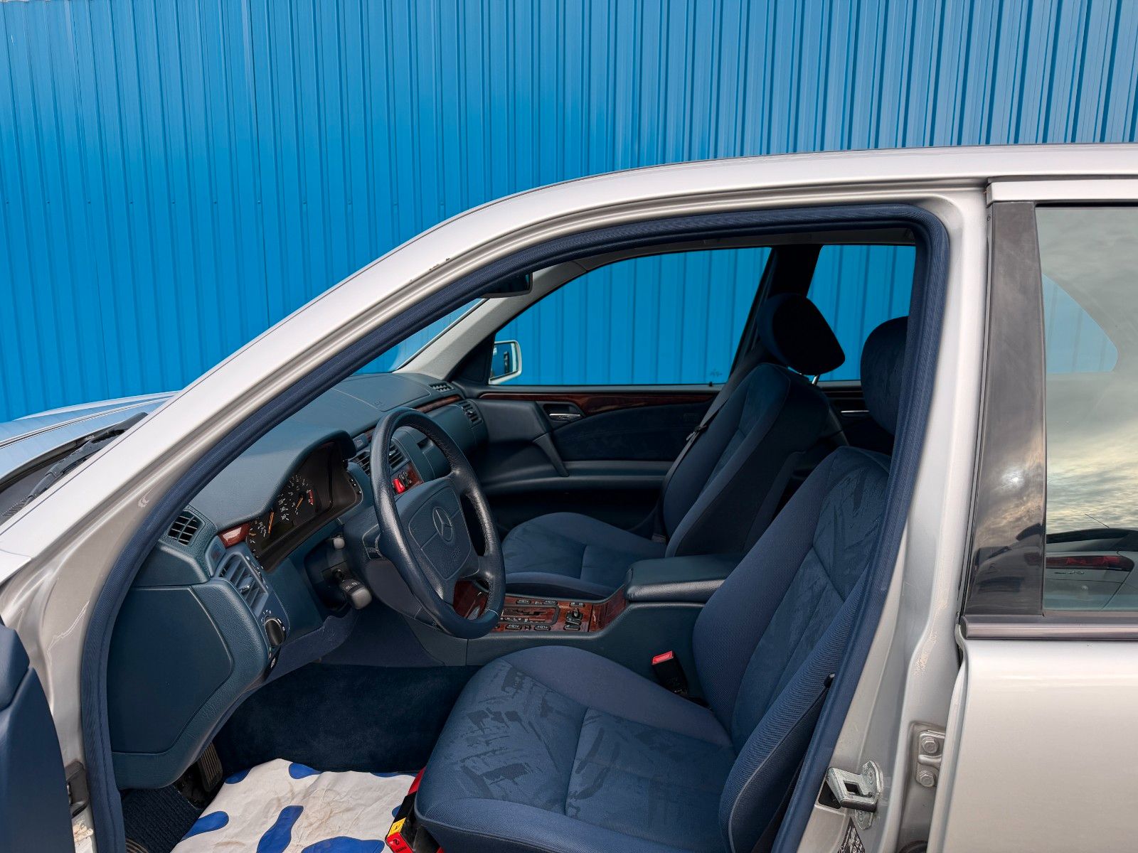 Fahrzeugabbildung Mercedes-Benz E 280*Automatik**Xenon*PDC*Klima*