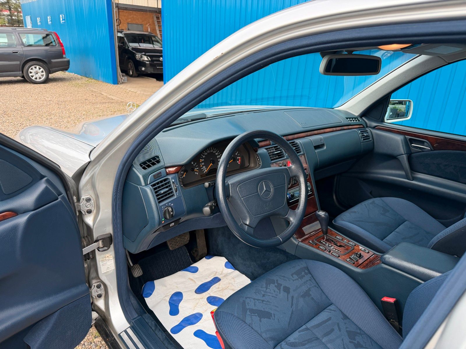 Fahrzeugabbildung Mercedes-Benz E 280*Automatik**Xenon*PDC*Klima*