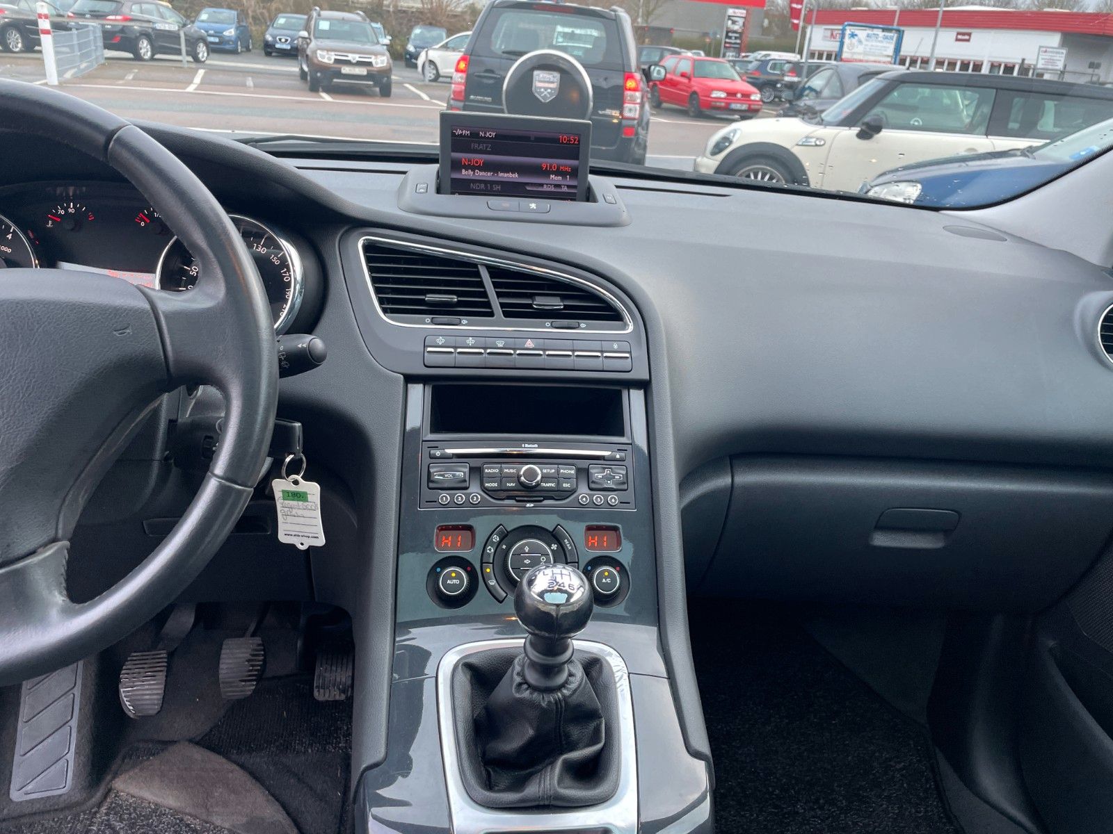 Fahrzeugabbildung Peugeot 5008 Family**Panorama*Tempomat*PDC*2.HAND**