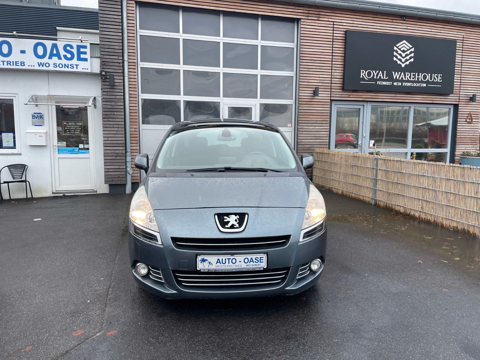 Fahrzeugabbildung Peugeot 5008 Family**Panorama*Tempomat*PDC*2.HAND**