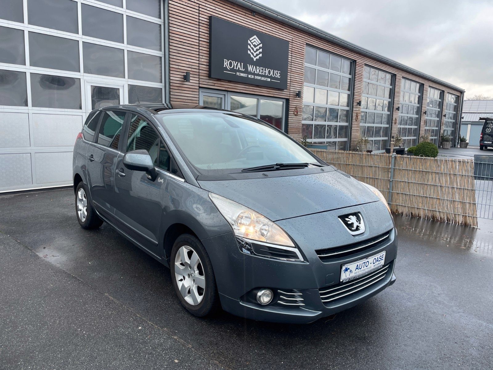 Fahrzeugabbildung Peugeot 5008 Family**Panorama*Tempomat*PDC*2.HAND**