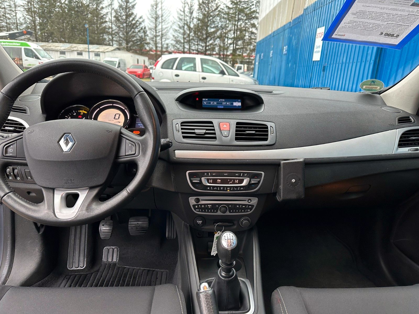 Fahrzeugabbildung Renault Megane III Lim. 5-trg. Dynamique**AHK*8 Fach**