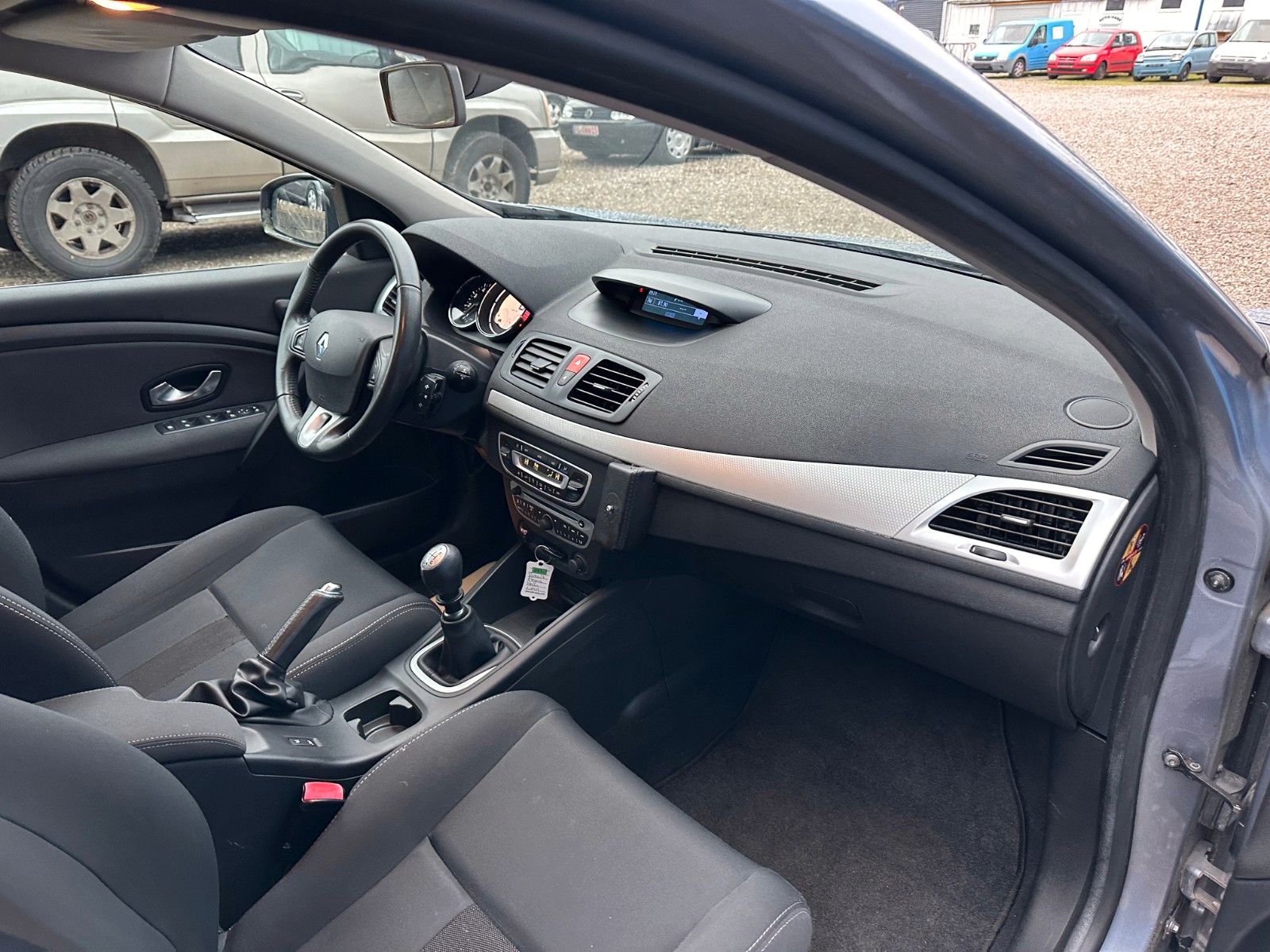 Fahrzeugabbildung Renault Megane III Lim. 5-trg. Dynamique**AHK*8 Fach**
