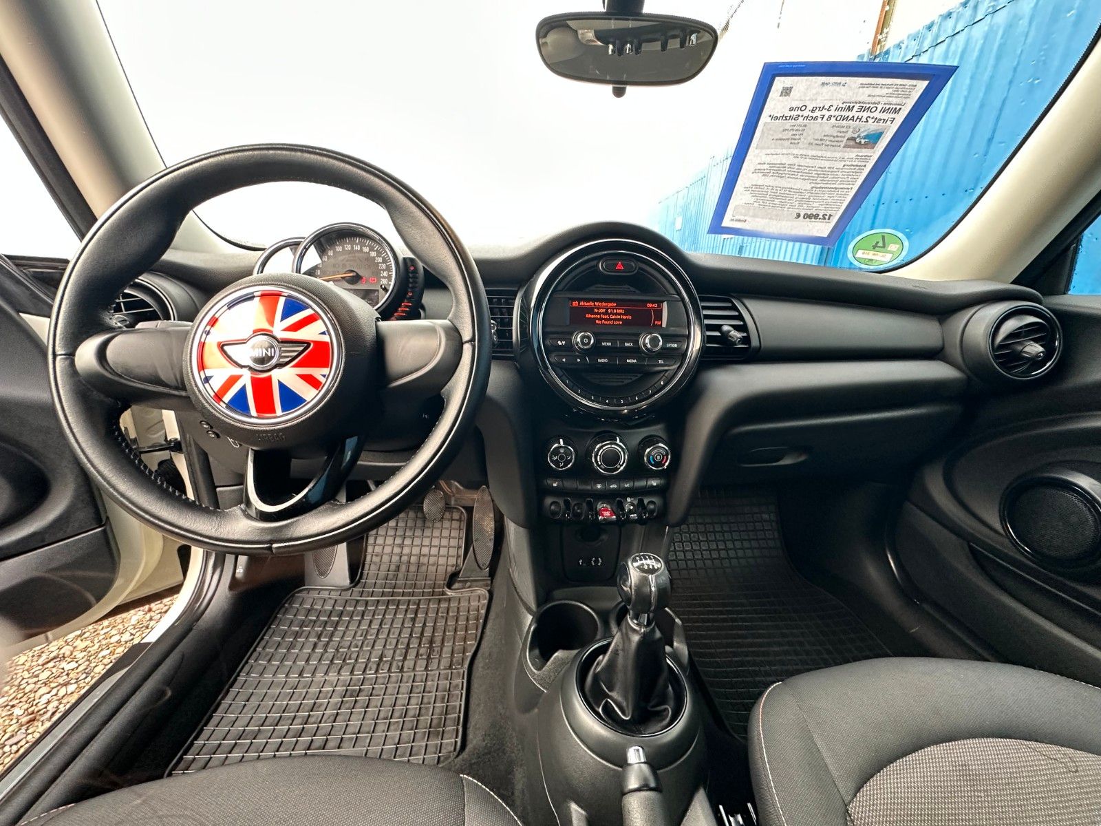 Fahrzeugabbildung MINI ONE Mini 3-trg. One First*2.HAND*8 Fach*Sitzhei*