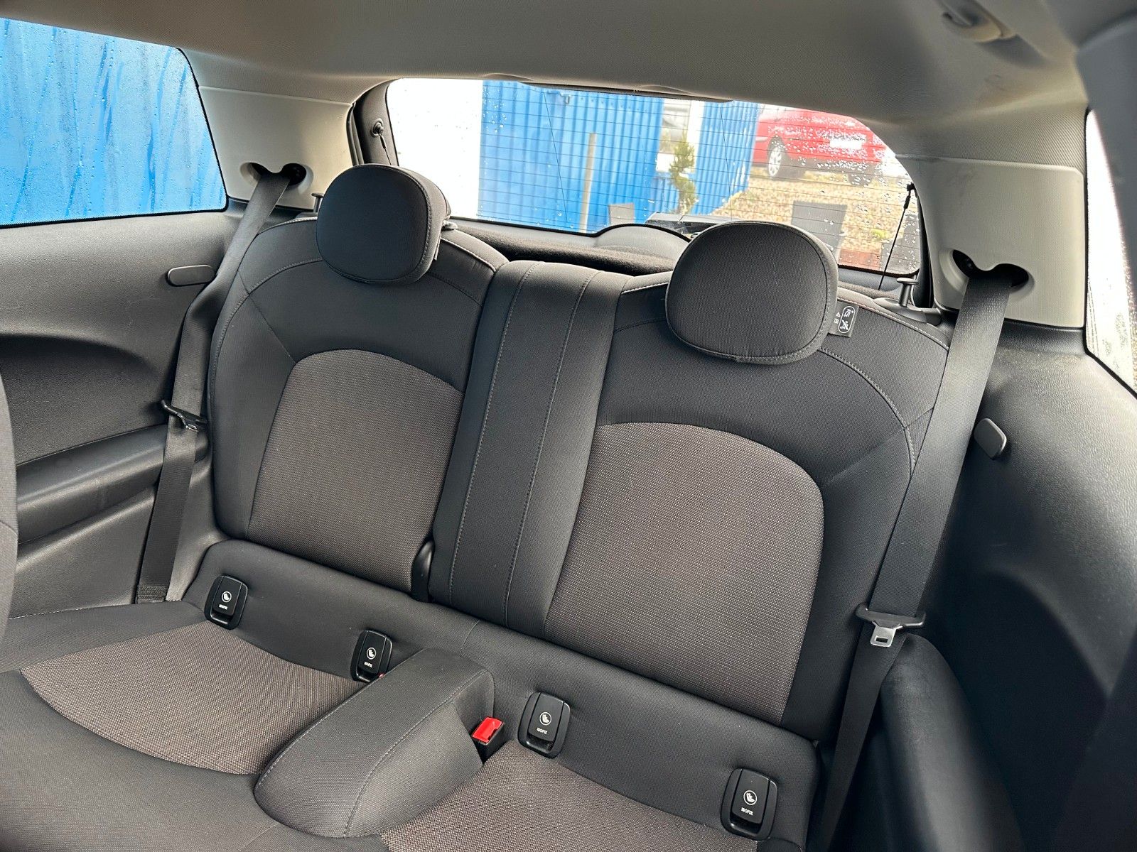 Fahrzeugabbildung MINI ONE Mini 3-trg. One First*2.HAND*8 Fach*Sitzhei*