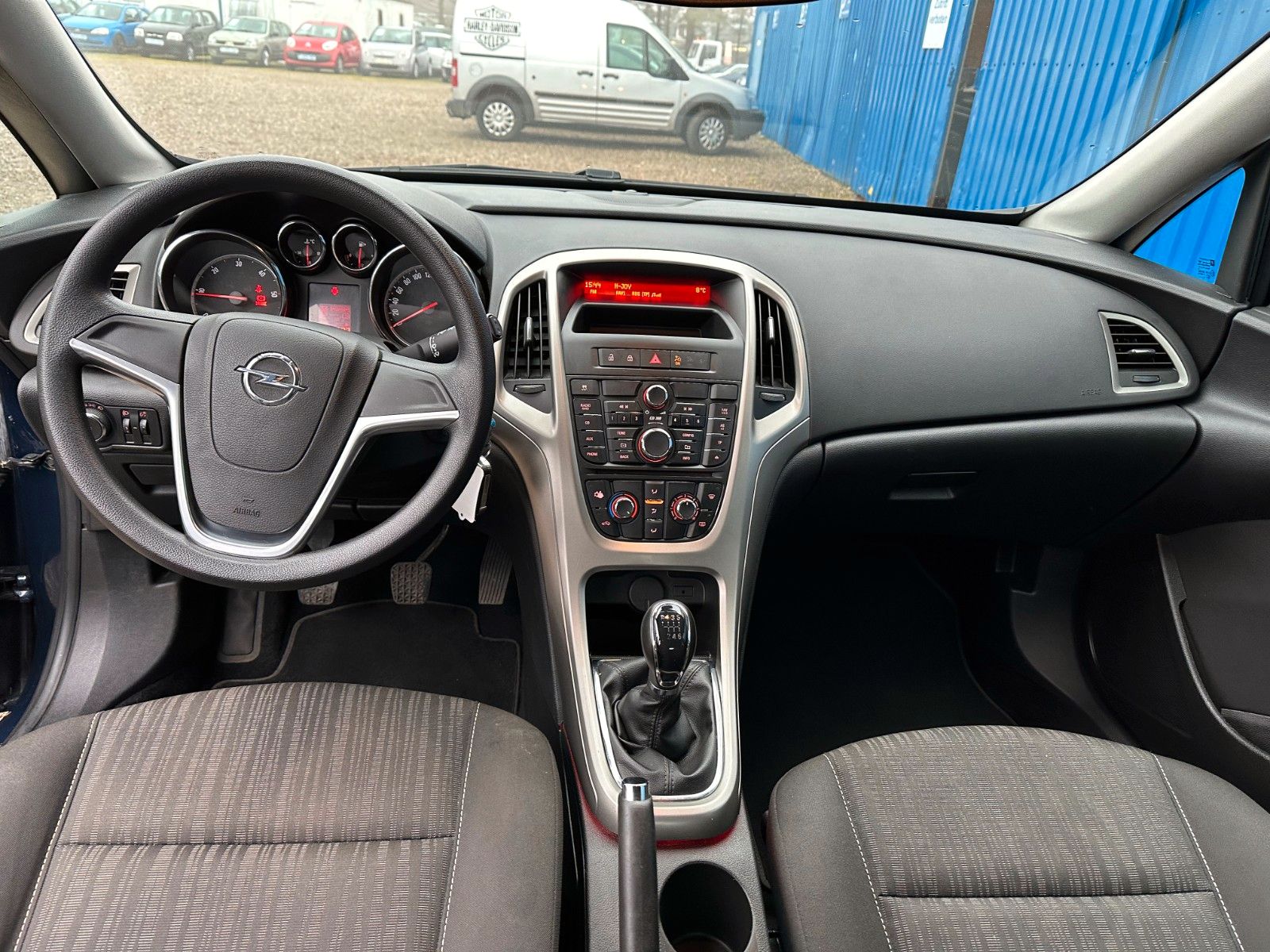 Fahrzeugabbildung Opel Astra J Lim. 5-trg. Edition**8 Fach bereift**