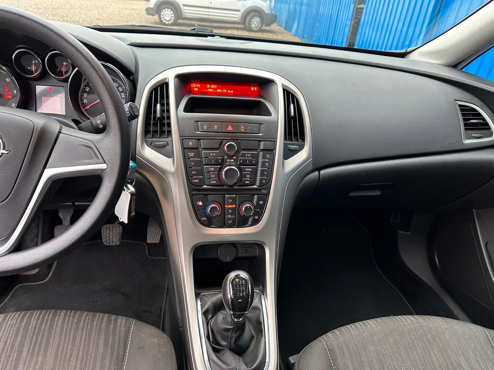 Fahrzeugabbildung Opel Astra J Lim. 5-trg. Edition**8 Fach bereift**