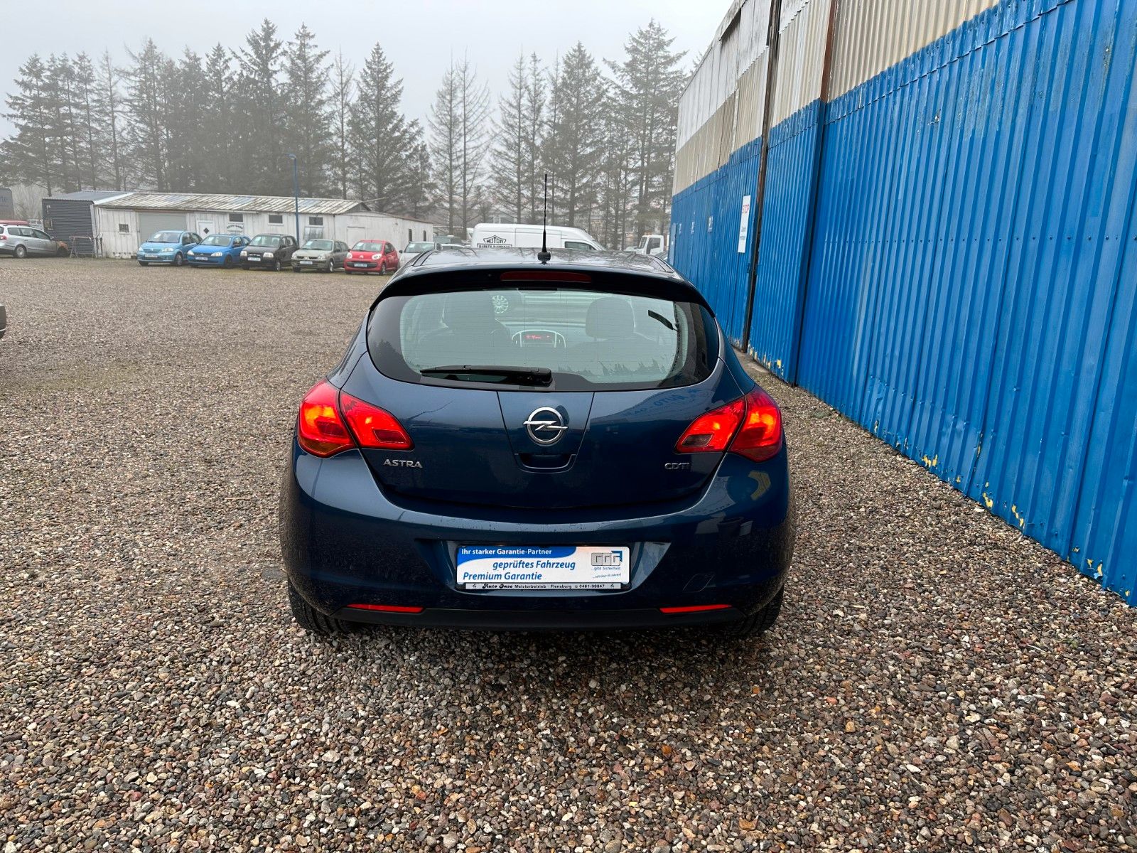 Fahrzeugabbildung Opel Astra J Lim. 5-trg. Edition**8 Fach bereift**