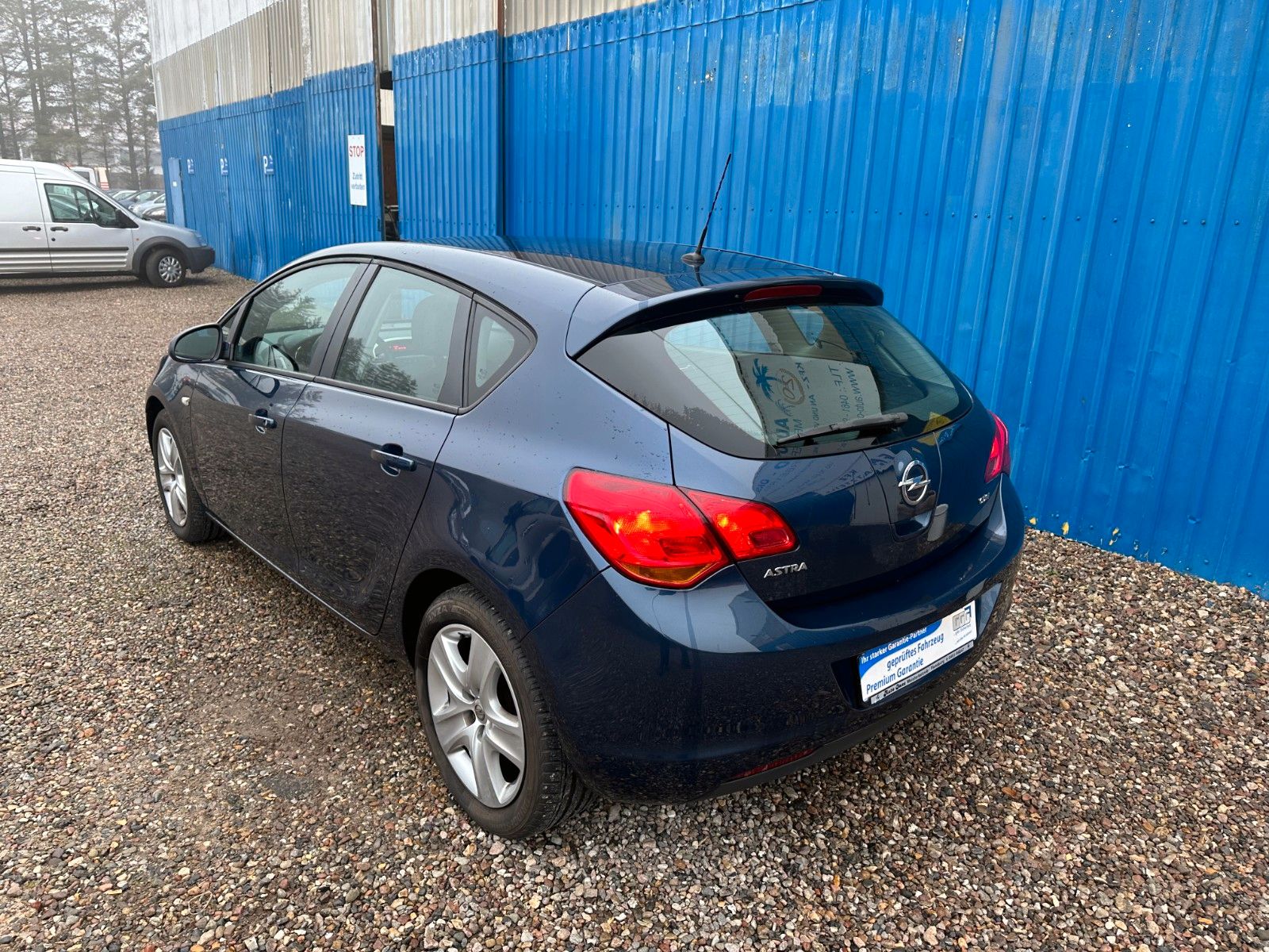 Fahrzeugabbildung Opel Astra J Lim. 5-trg. Edition**8 Fach bereift**