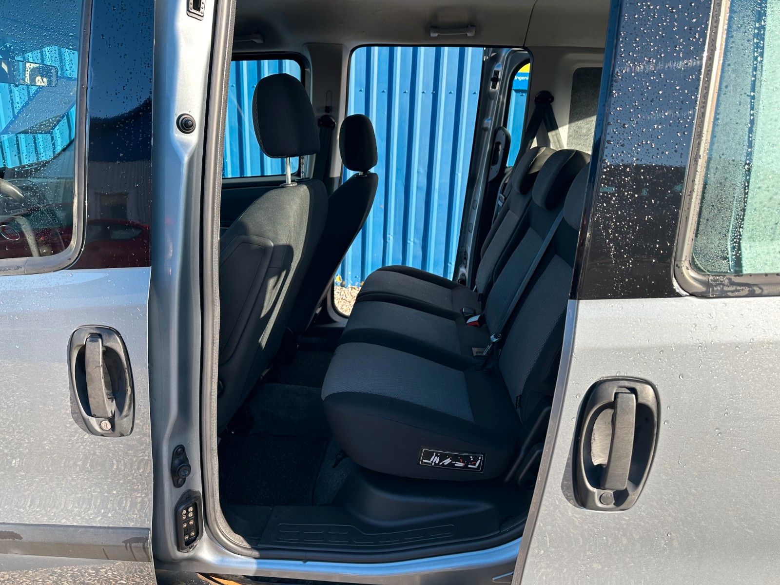 Fahrzeugabbildung Fiat Doblo SX Kombi**AHK*Automatik*2 Schiebetüren**