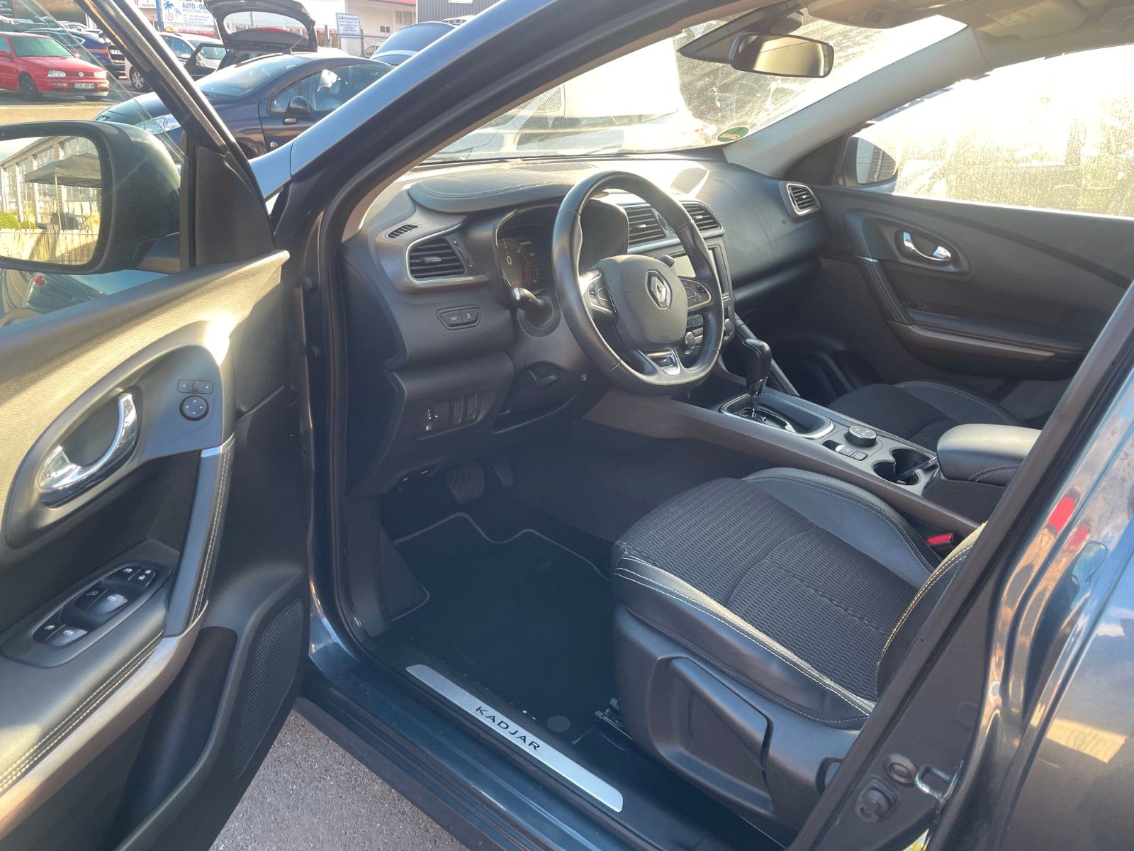 Fahrzeugabbildung Renault Kadjar XMOD**Automatik*Navi*AHK*1.HAND**