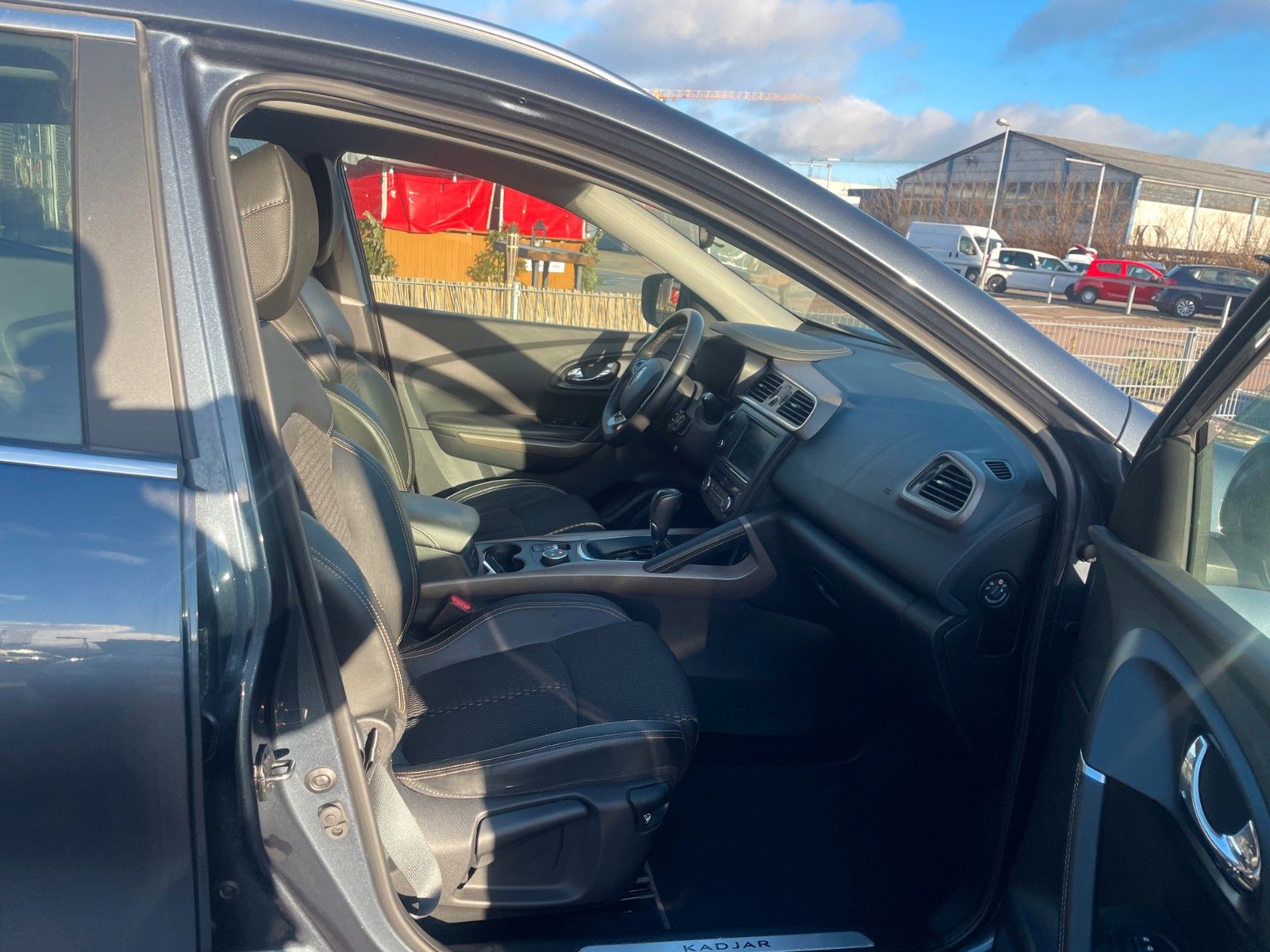 Fahrzeugabbildung Renault Kadjar XMOD**Automatik*Navi*AHK*1.HAND**