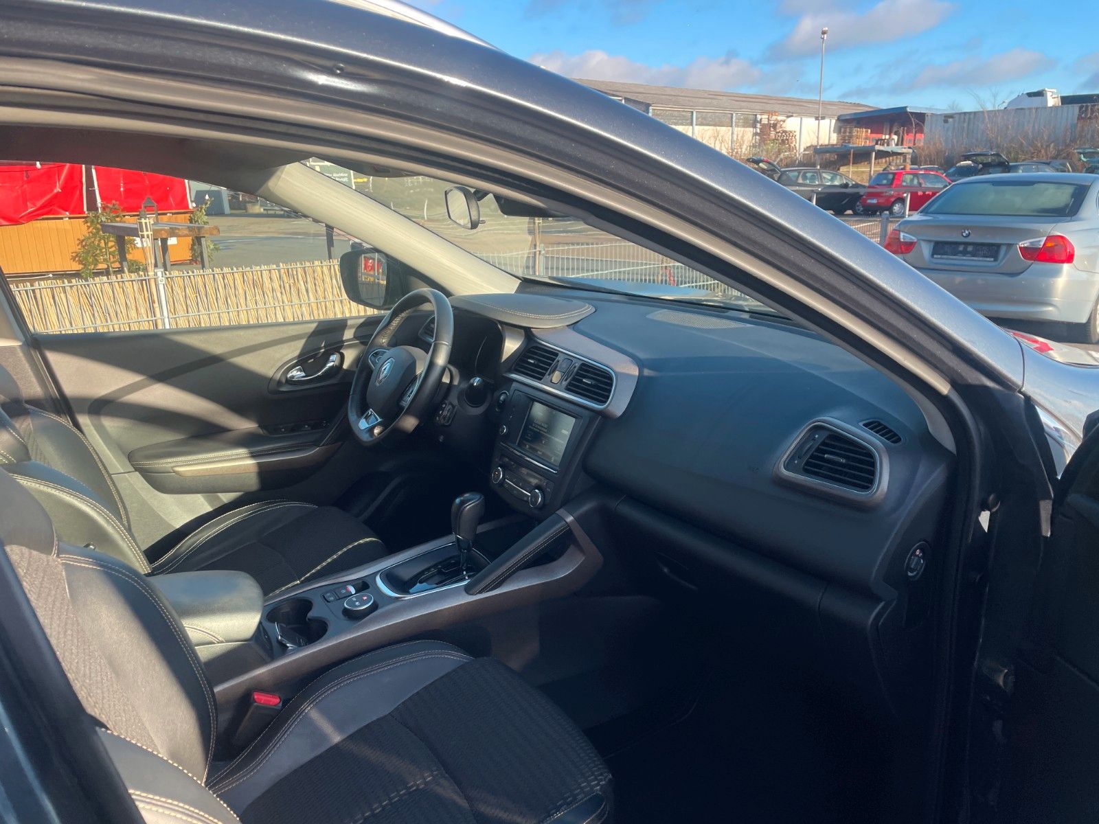 Fahrzeugabbildung Renault Kadjar XMOD**Automatik*Navi*AHK*1.HAND**