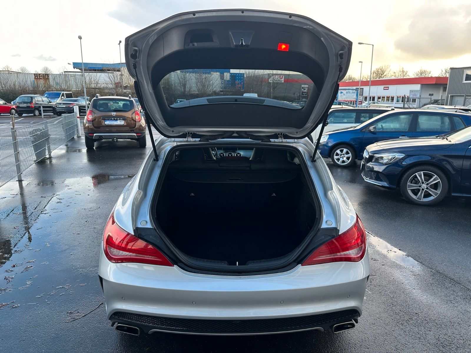 Fahrzeugabbildung Mercedes-Benz CLA 180 Shooting Brake**AMG Line*Bi-Xenon**