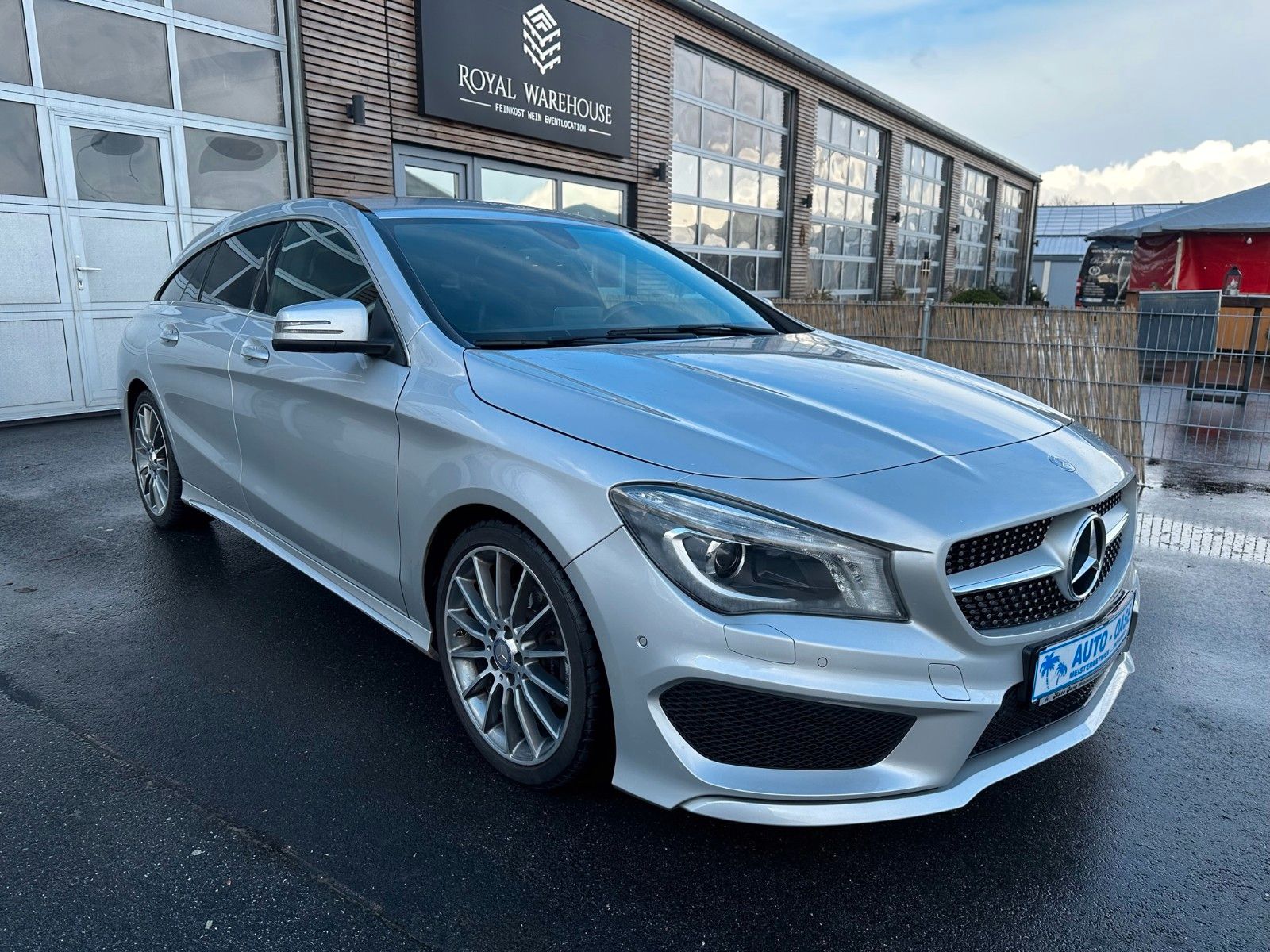 Fahrzeugabbildung Mercedes-Benz CLA 180 Shooting Brake**AMG Line*Bi-Xenon**