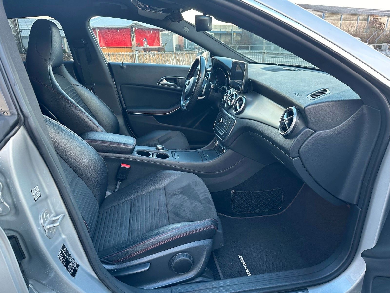 Fahrzeugabbildung Mercedes-Benz CLA 180 Shooting Brake**AMG Line*Bi-Xenon**