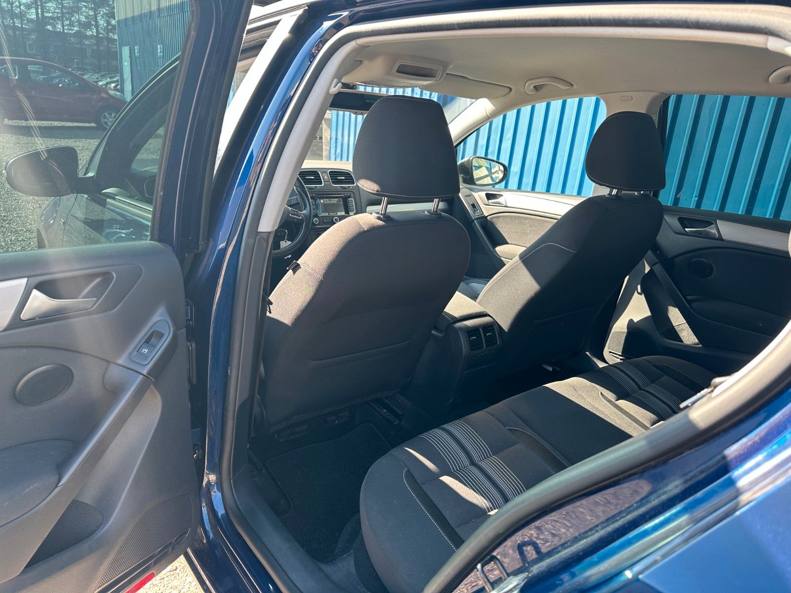 Fahrzeugabbildung Volkswagen Golf VI Match**Navi*PDC*Allwetter*Sitzheizung**