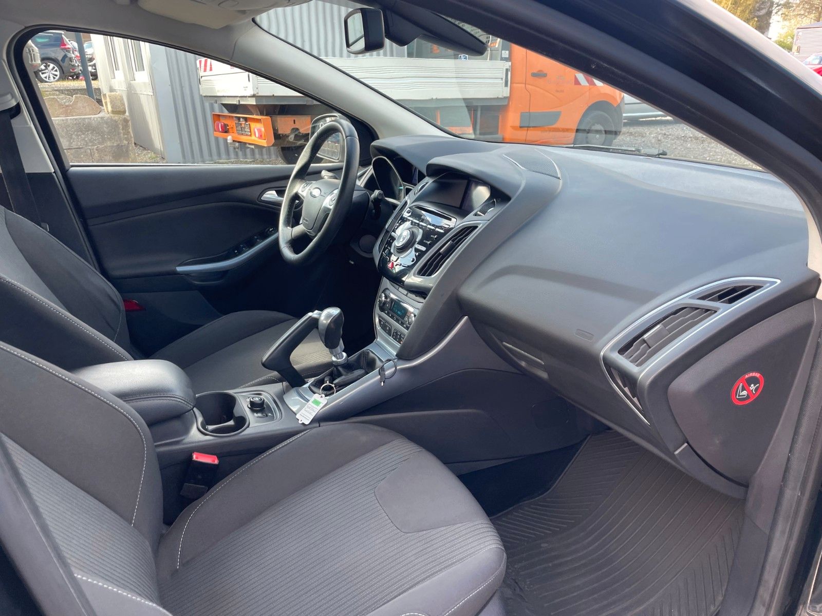 Fahrzeugabbildung Ford Focus Turnier Titanium**Kamera*Navi*AHK**