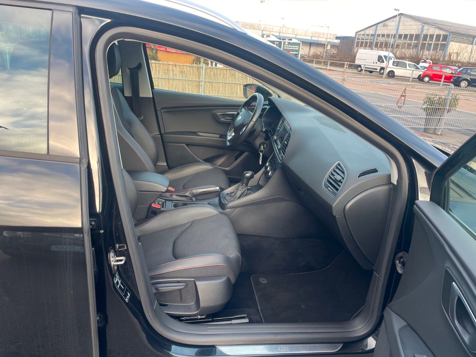 Fahrzeugabbildung SEAT Leon ST FR**Automatik*2.HAND*LED*PDC**