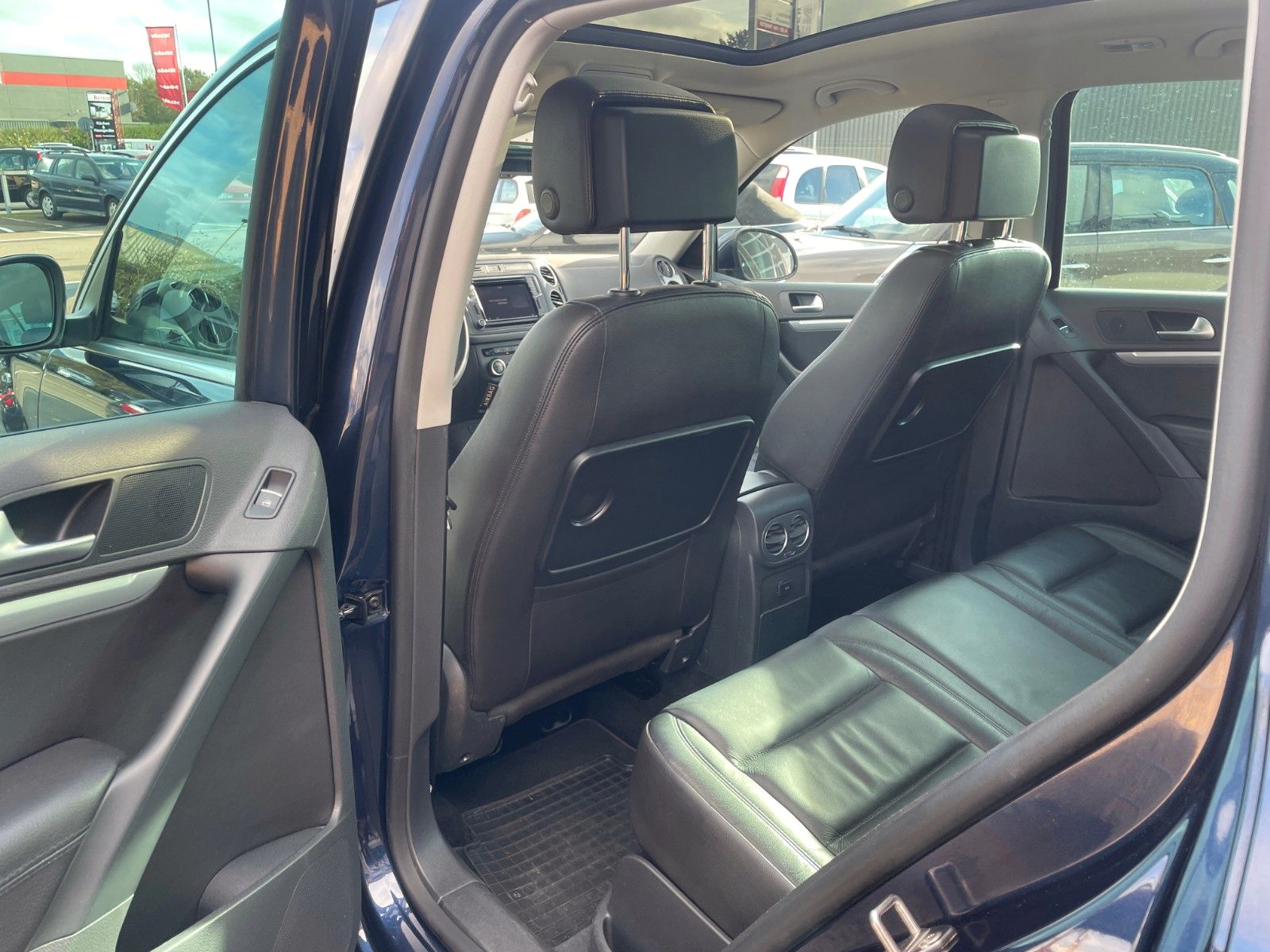 Fahrzeugabbildung Volkswagen Tiguan Track & Style BMT 4Motion**Standheizung**